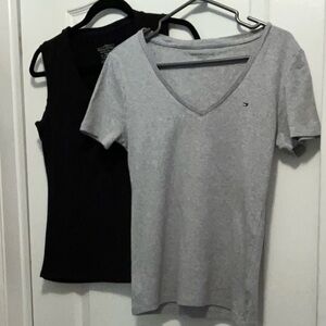 Tommy Hilfiger Women's Grey Tee & Black V-Neck Sleeves Top 💕